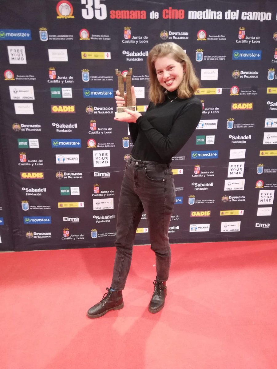 Zampanocine's tweet photo. Nuestro corto POR UNA VIDA MEJOR, dirigido por Laurie Stührenberg, ha ganado el premio al mejor corto documental en @FestivalCineMed premio que preselecciona para los Goya. Mejor estreno imposible. Gracias al equipo y a las mujeres que han compartido con nosotros sus historias! https://t.co/pVWaQagSJI