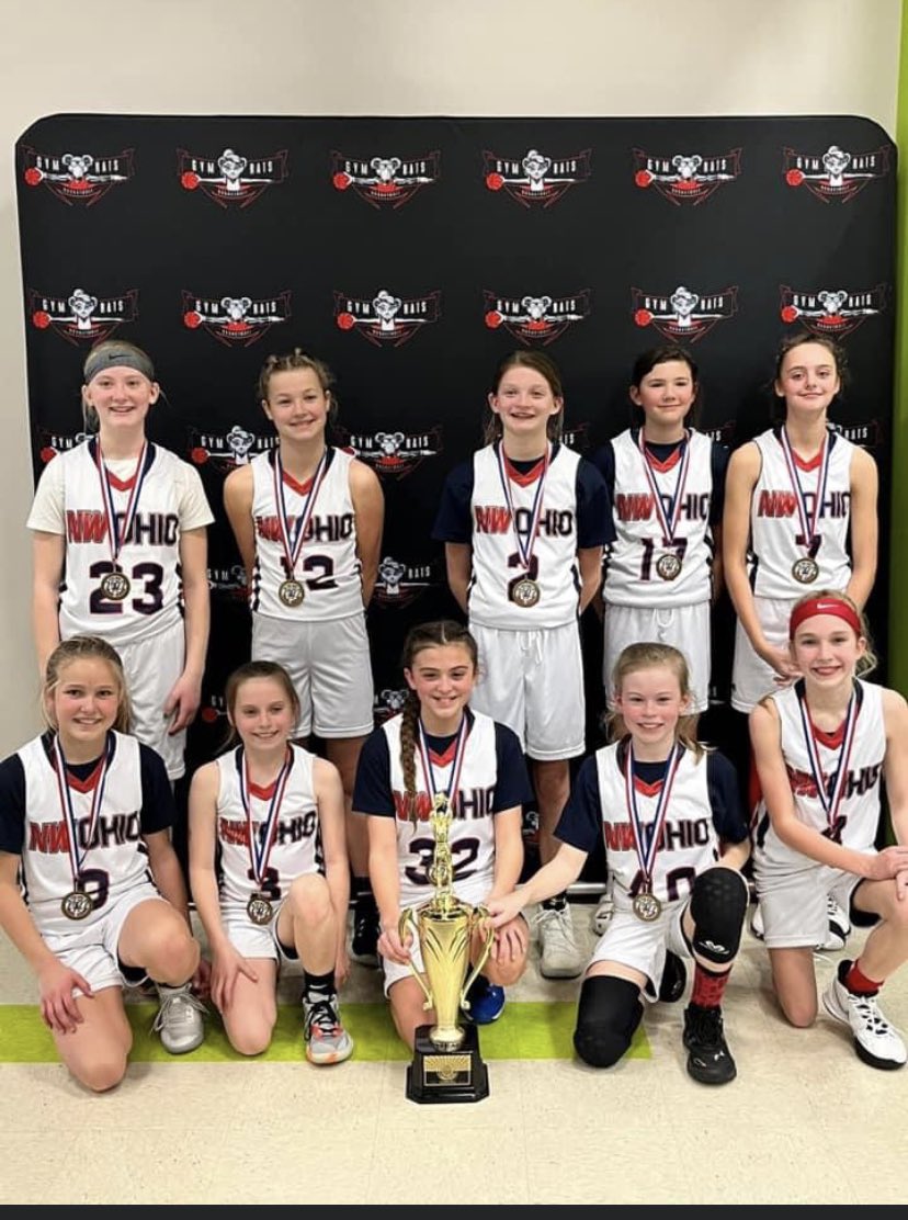 Coach_kwill19's tweet photo. I ππ a few 5th grade Lancers in the pic. Congrats girls on a March classic championship! Keep it up ladies!! #summerdevelopment https://t.co/Bl1LjQex4l