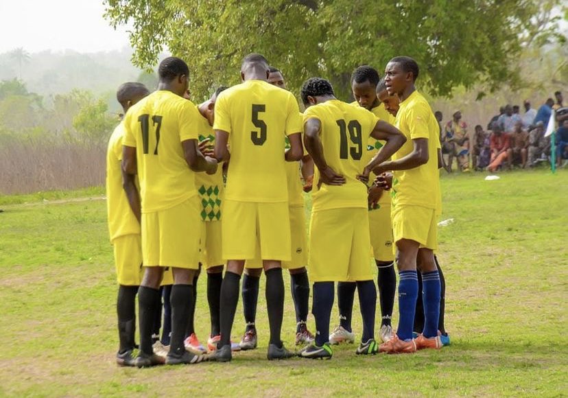 pellerunitycup's tweet photo. PUC Season 2 Round of 16: Iseyin
United praying before their match against Saki West
Blues yesterday.
#PellerUnityCupSeason2 #PellerUnityCup https://t.co/fRTQ0l5Mpm