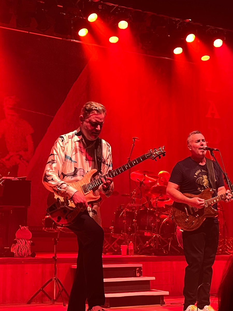 MonkeyBoyIDG's tweet photo. Amazing @barenakedladies gig at #Worthing Assembly Hall #BarenakedLadies #InDaTing https://t.co/SFj1q06n9i