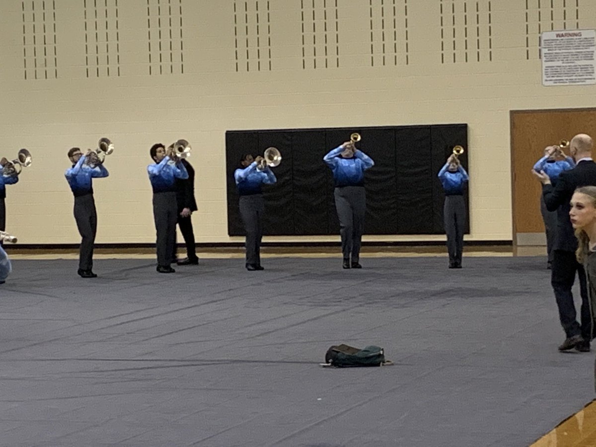 KHS_KTECH's tweet photo. Winter Winds warming up for their State Finals run. https://t.co/Wdvbqwifeh