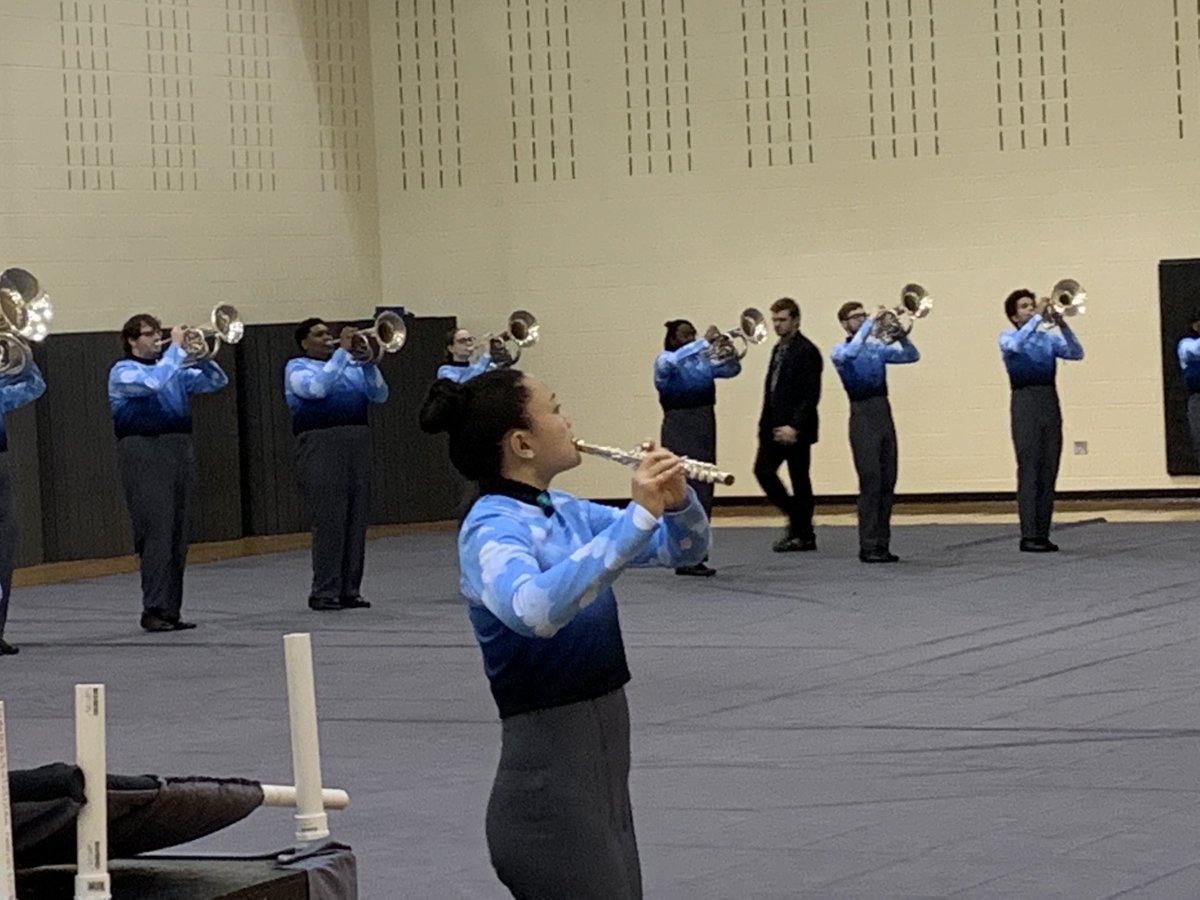 KHS_KTECH's tweet photo. Winter Winds warming up for their State Finals run. https://t.co/Wdvbqwifeh
