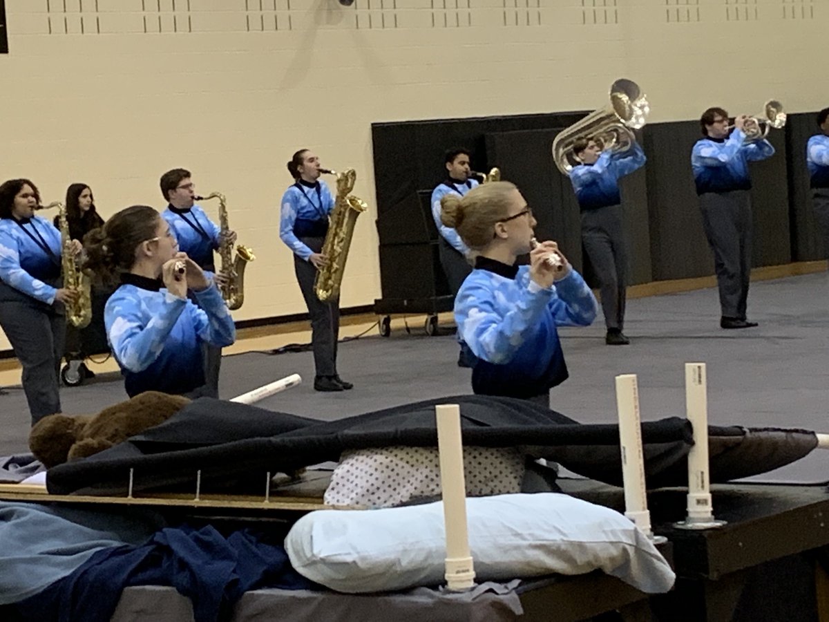 KHS_KTECH's tweet photo. Winter Winds warming up for their State Finals run. https://t.co/Wdvbqwifeh
