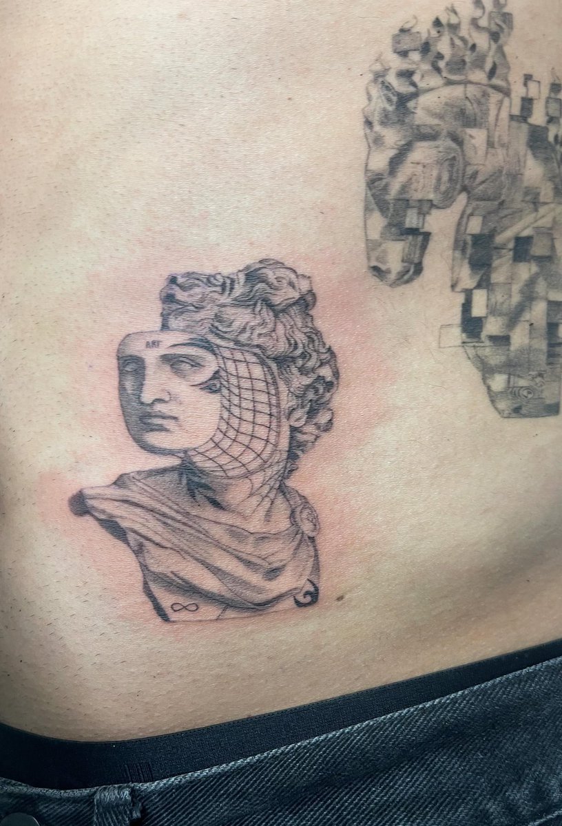 _skiinny's tweet photo. statue mit mike tyson facetatt, infinity tattoo und co added to the collection https://t.co/LIl7Q96hfp