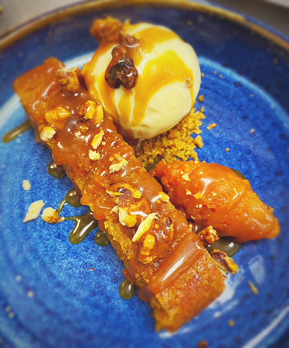 gastrocat81's tweet photo. Carrot cake, carrot marmalade. Cream cheese ice cream, salted Carmel 🤯 @stathamskk from @Lelo1245 #marketmenu #teamstathams https://t.co/hEDdOyHMUy
