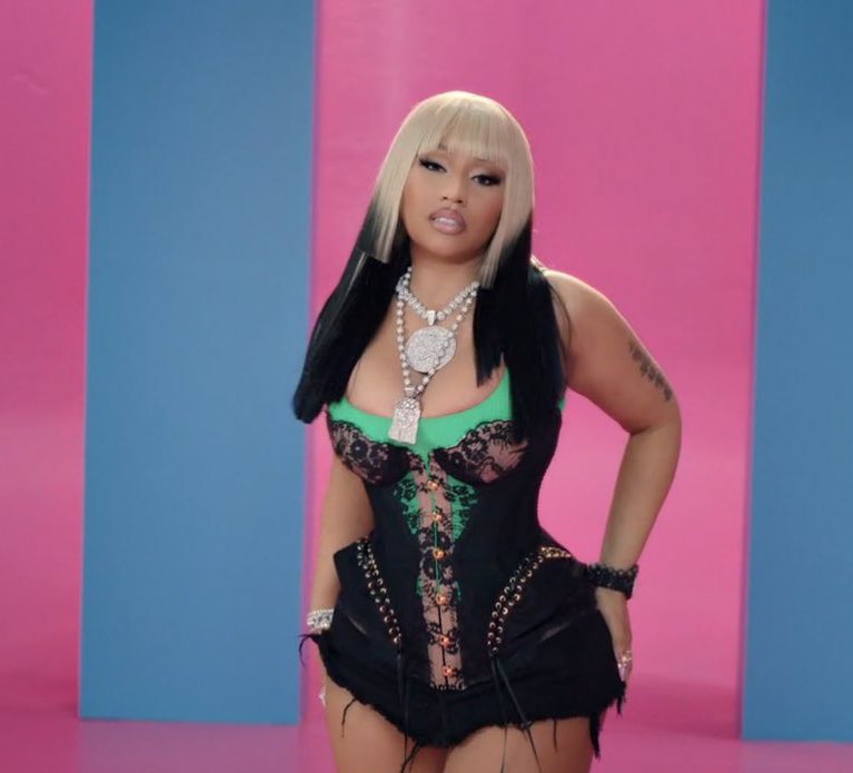 onikascrown's tweet photo. it’s starting! @NICKIMINAJ trendsetter 🤌🏾 https://t.co/f3rbi2bPCB