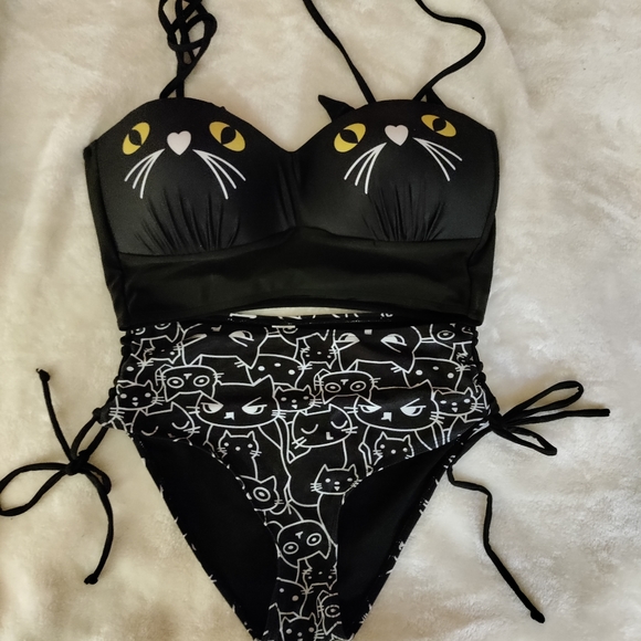 SuziWagner1's tweet photo. So good I had to share! Check out all the items I'm loving on @Poshmarkapp #poshmark #fashion #style #shopmycloset #handcrafted #forever21 #meowaish: https://t.co/qyhGZaD5xa https://t.co/tgrrSsnSvt