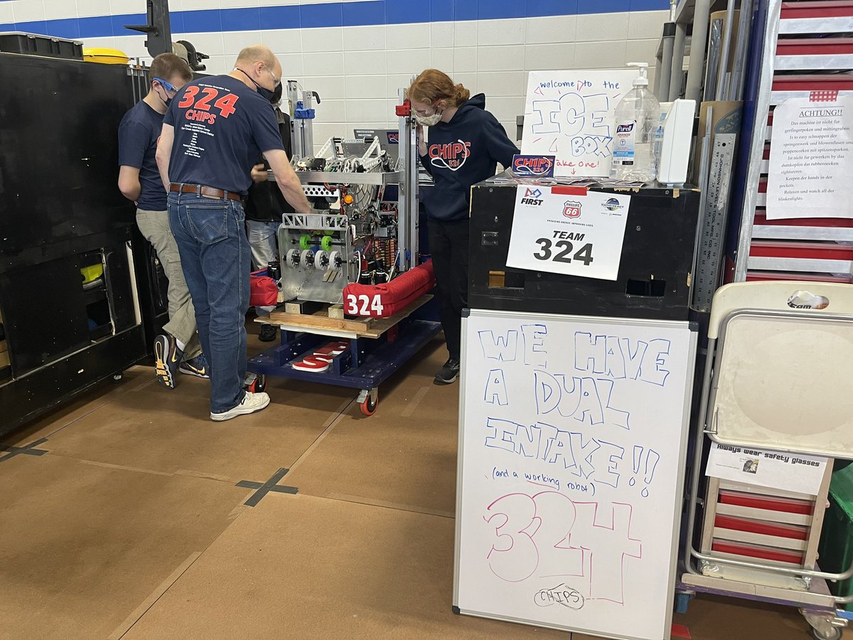 Chips_324's tweet photo. We had a blast last weekend at the FIT Channelview District event! Our team was part of the second alliance and made it to semifinals! #FIRSTFORWARD #Team324 https://t.co/tq8ssLDCji