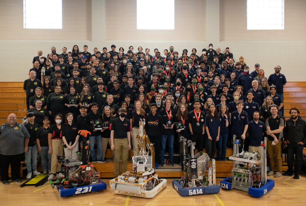 Chips_324's tweet photo. We had a blast last weekend at the FIT Channelview District event! Our team was part of the second alliance and made it to semifinals! #FIRSTFORWARD #Team324 https://t.co/tq8ssLDCji