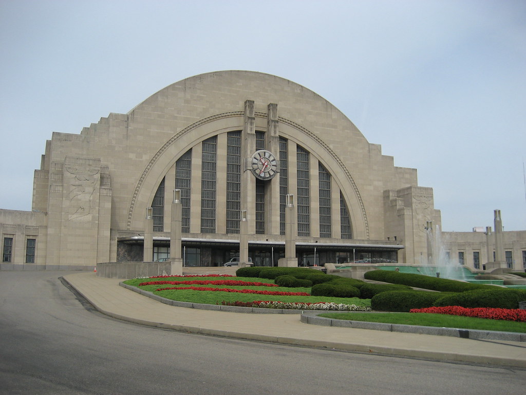 CincyShirts's tweet photo. Today we pay homage to one of Cincinnati's most recognizable buildings! Cincinnati Union Terminal opened on this day in 1933. #todayinhistory #cincinnatiohio #cincyexplored #cincinnatiunionterminal https://t.co/5LlYGwa07i