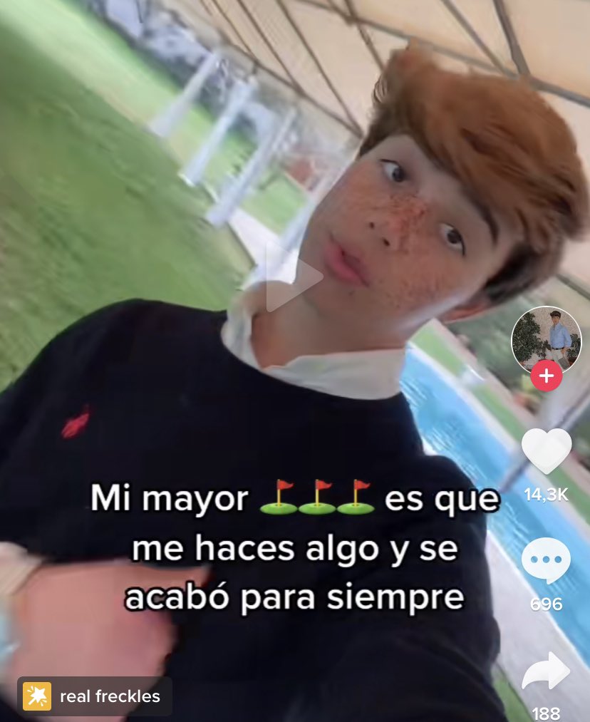 adriancanosaiz's tweet photo. red flag de pobres: 🚩 
red flag de ricos: ⛳️ https://t.co/SJFbRnm34J
