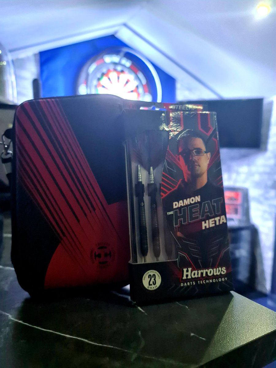 🎯🔥🎯 GIVEAWAY!!! 🎯🔥🎯

To celebrate <a href="/DamonHeta180/">Damon Heta</a> win on the Pro Tour today, here's a set of his 23g black darts &amp; his <a href="/HarrowsDarts/">Harrows Darts</a> case he uses... to enter simply 

RT 🔁
Like ❤️ 
Follow <a href="/Roger180Osborne/">Roger Osborne</a> 
Tag your friends 🤝🏻

Winner announced Thursday, good luck 🎯🔥🙌🏻