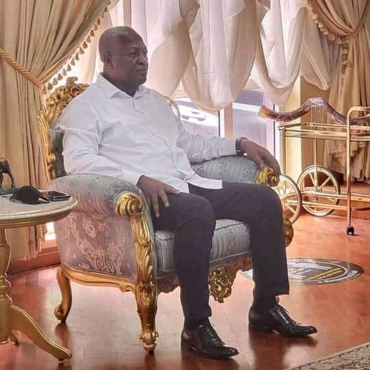 CitizenTechiman's tweet photo. President of Ghana....2025 to 2028, Insha Allah.
H.E John Dramani Mahama π¬πππ―
#LetsWiseUp. https://t.co/rtV5JKMTvx