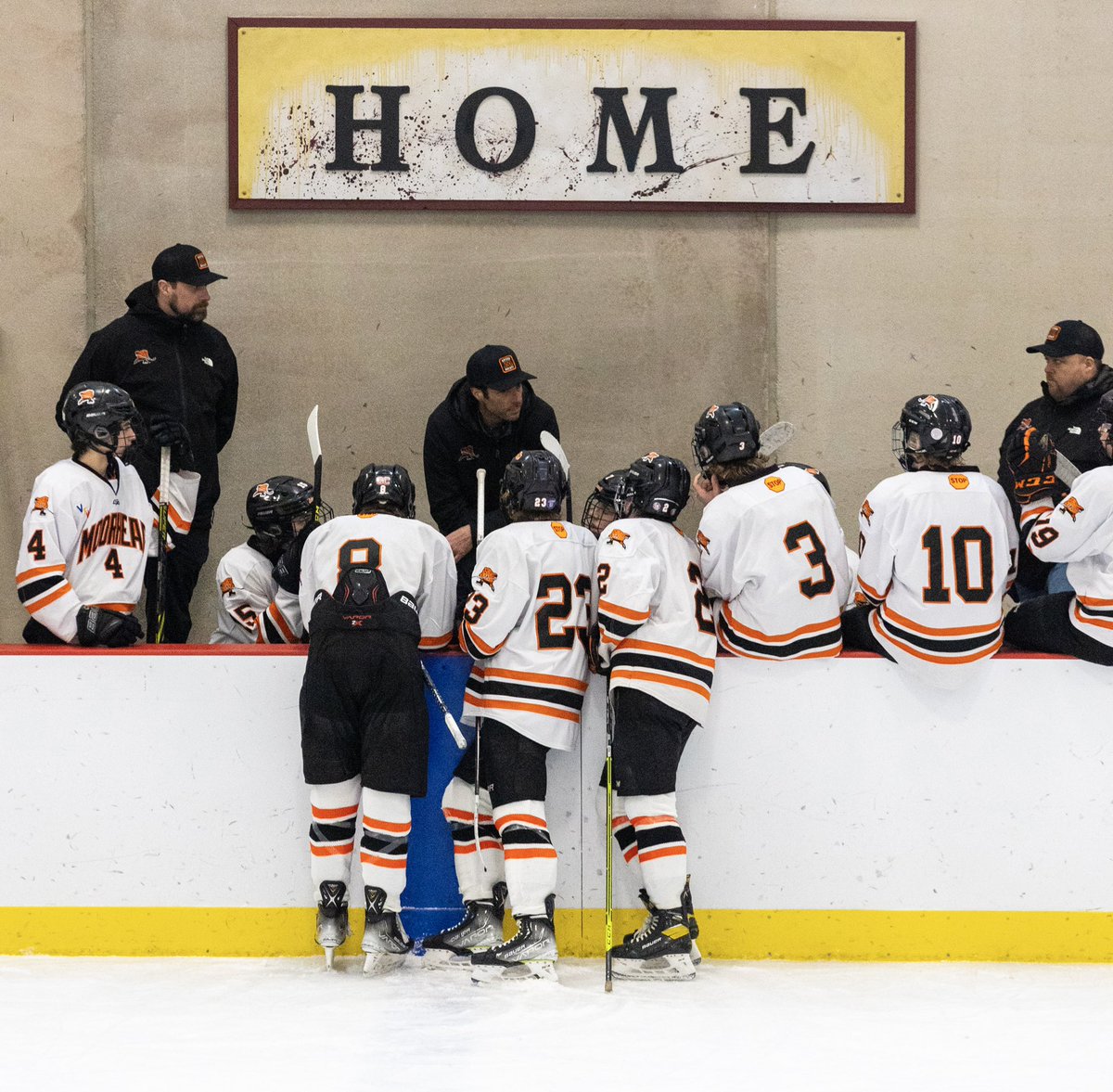 YouthHockeyHub's tweet photo. Former @mnwild players faced off as coaches in Baudette earlier today. Example 10,000 of why this is the State of Hockey. https://t.co/izY3T0ZpB7