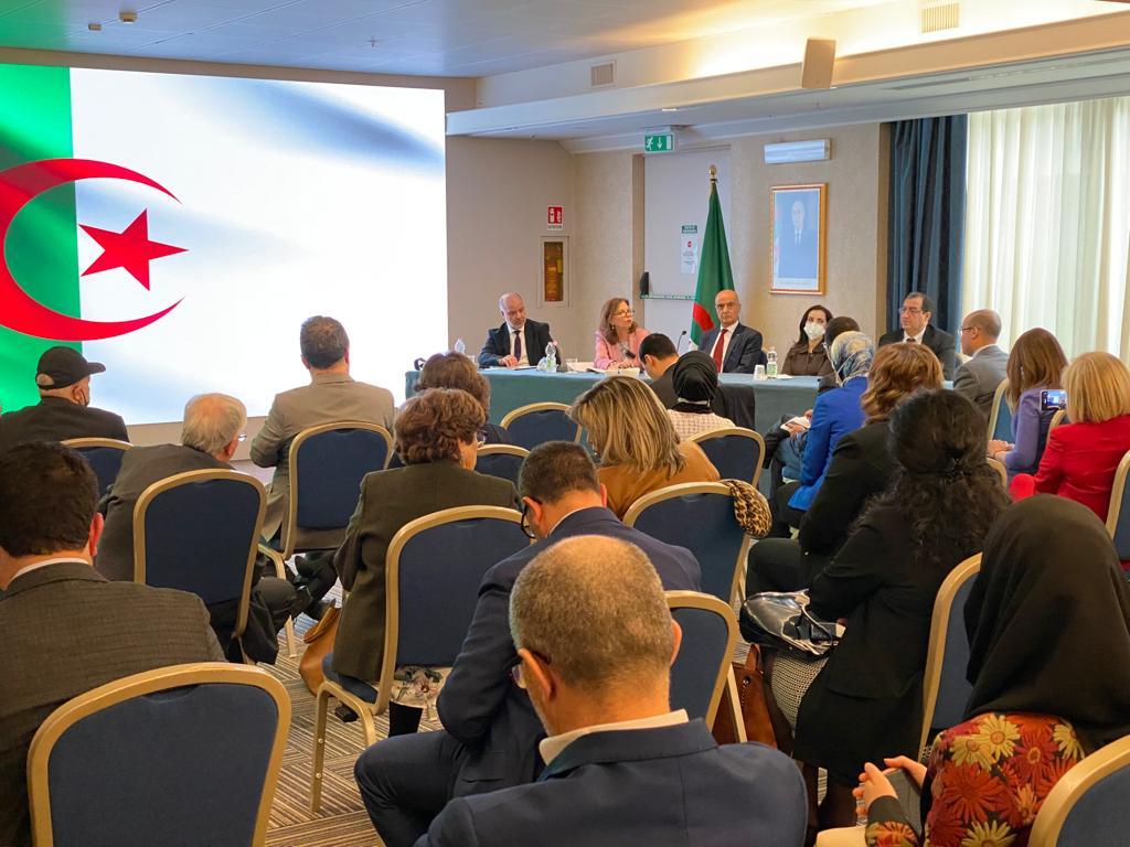 EmbAlgeriaItaly's tweet photo. l'inviata speciale responsabile della comunità nazionale all'estero #Taous_Haddadi_Djellouli, ha dedicato oggi la sua prima visita all'estero alla #Repubblica_italiana, per informarsi sulla situazione degli #algerini in 🇮🇹 https://t.co/BbrwGYBb6U