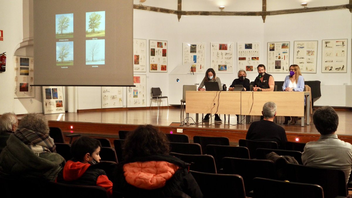 RadioSeu's tweet photo. #EnImatges Xerrada "Posem-nos en hora a #laSeu d'Urgell", amb la participació de Susanna Rodríguez, Jeroni Majoral, Anna Gómez i Joan Vázquez. L'acte s’ha dut a terme a la Sala de Sant Domènec. @PyrenneEAMAG @ajlaseu https://t.co/CKffVTvhGN