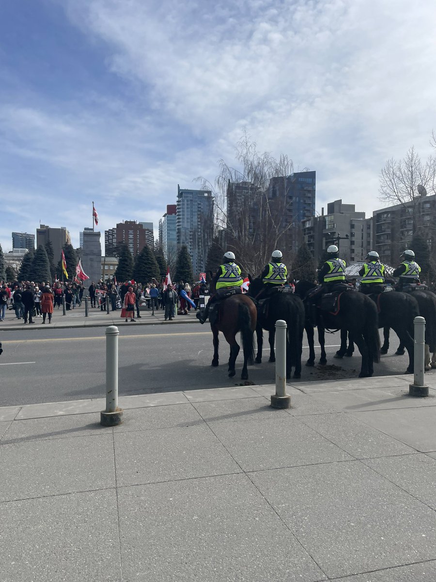 Sheens1Carson's tweet photo. @CalgaryPolice Oh I found them… https://t.co/6dNElwkX89