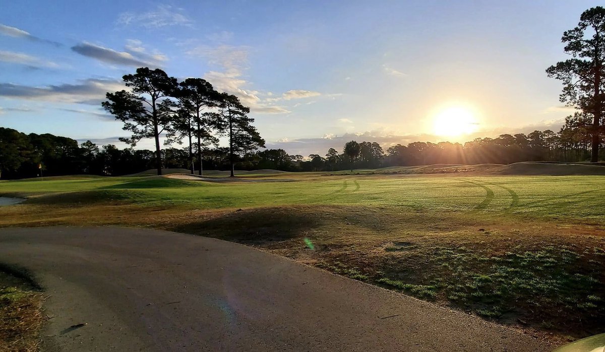 jkellyphd's tweet image. Unexpected bonus to attending @scschoolpsycs #SCASP2022 Getting in a round of golf before your flight! @Dr_Faustino @bethgavin #SCASPAdvocates