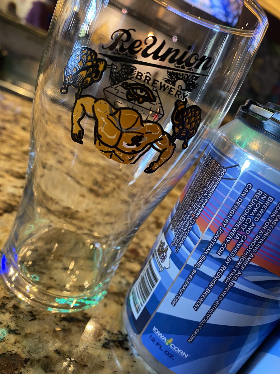 HerathJohn's tweet photo. It’s not every day you get to enjoy a great beer with the guy who brewed it AND the farmer who grew the corn for it. Thanks Lance Lillibridge of @iowa_corn and Garrett of @ReUnionBrewery ! https://t.co/L70xqenWqu