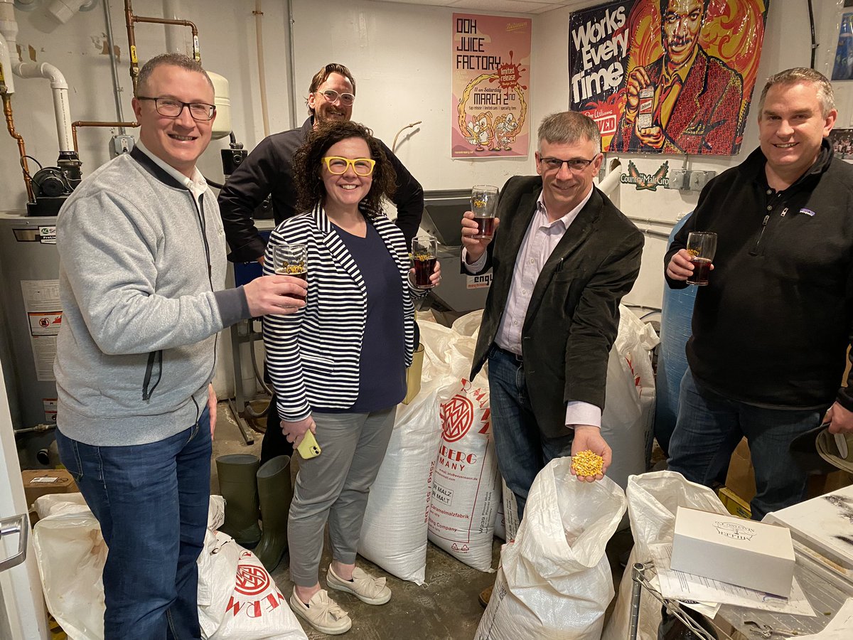 HerathJohn's tweet photo. It’s not every day you get to enjoy a great beer with the guy who brewed it AND the farmer who grew the corn for it. Thanks Lance Lillibridge of @iowa_corn and Garrett of @ReUnionBrewery ! https://t.co/L70xqenWqu