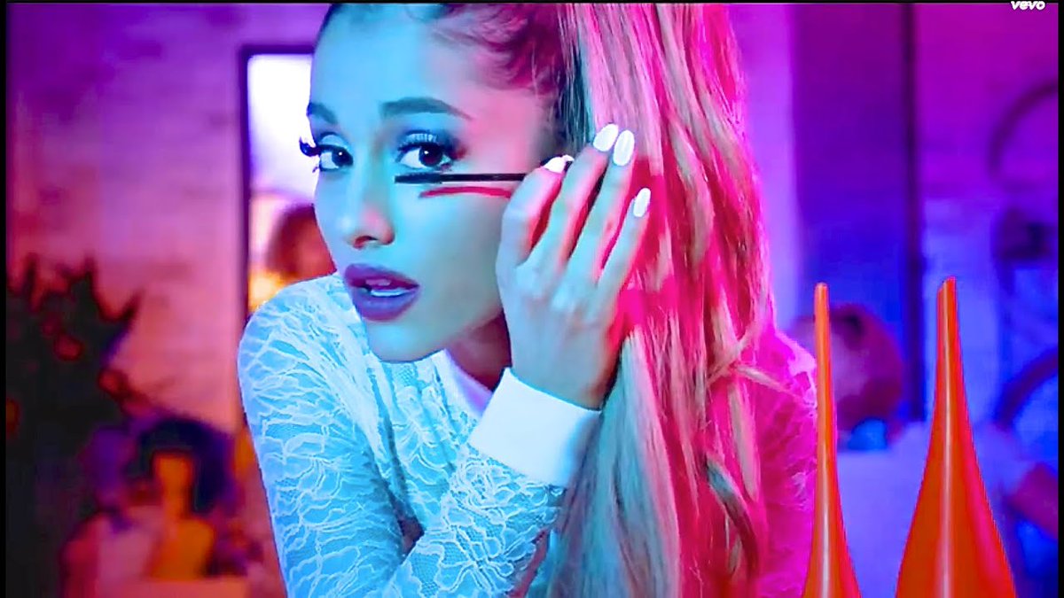 ChartsAct's tweet photo. “Bang Bang” — US Sales:

Spotify — 1,748,000
YouTube — 2,543,000
Others — 2,090,000
Pure sales — 3,505,000

TOTAL — 9,886,000 units sold. https://t.co/OaOuckQgUP