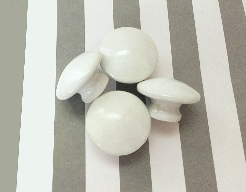 ruralgals's tweet image. 🐣. Offer Xtras! White Knobs, Kitchen Cabinet Hardware, Dresser Knobs, Kitchen Knobs, Bathroom Décor, White Home Décor, Farmhouse Décor, Country Kitchen for $19.96 #CustomKnobs #HomeDecor
