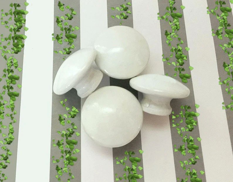 ruralgals's tweet image. 🐣. Offer Xtras! White Knobs, Kitchen Cabinet Hardware, Dresser Knobs, Kitchen Knobs, Bathroom Décor, White Home Décor, Farmhouse Décor, Country Kitchen for $19.96 #CustomKnobs #HomeDecor