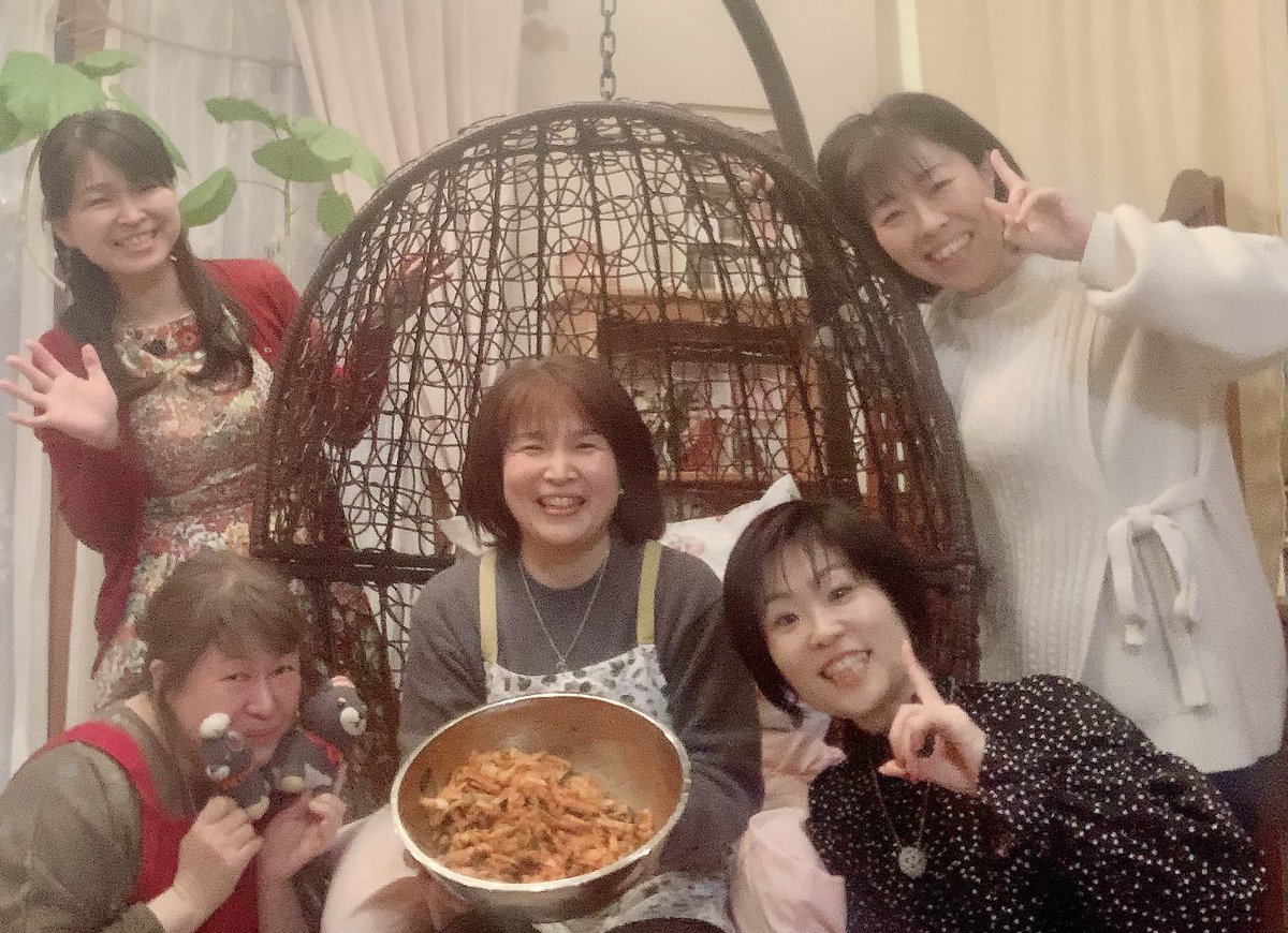 ebiharumi's tweet photo. 昨日は教室3本立て✨
①簡単美味しいミネラル醗酵キムチ
②ミネラル味噌
③簡単本格キムチ
ヤンニョムが簡単にできちゃった😍
#ミネラルのある暮らし
#命の源
#ミネラル醗酵キムチ https://t.co/heH0pqKYQf
