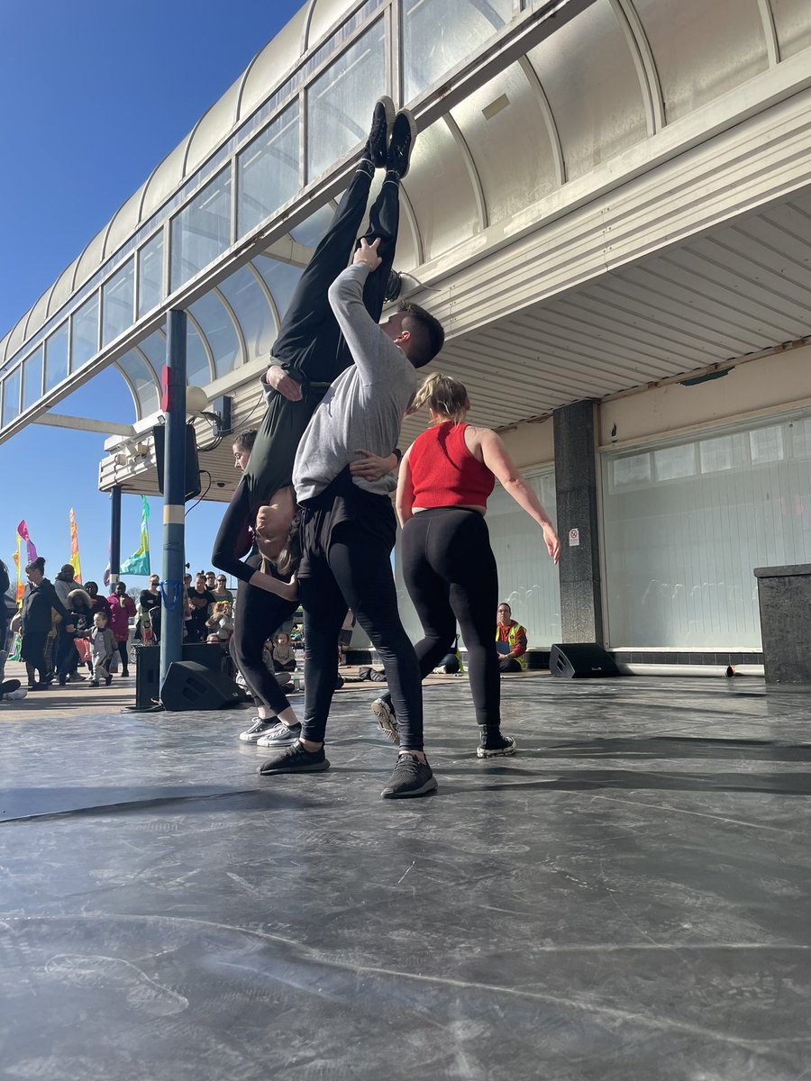LauraFayeMercer's tweet photo. A great day at work 🙌🏼 ☀️ @cheshiredance #WinsfordCreates #FlagsForHope https://t.co/kcdXyUPsyi