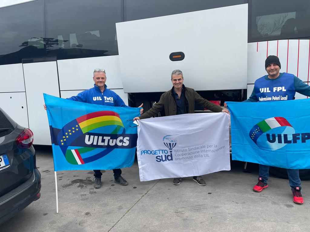 Il materiale raccolto dai dipendenti Asp Ciampino e Comune di Ciampino, giungerà ai rifugiati ucraini in Polonia. Un ringraziamento a tutti voi e alle Segreterie Uiltucs Roma e Lazio e Uil FPL Roma e Lazio per aver sostenuto l'iniziativa....
