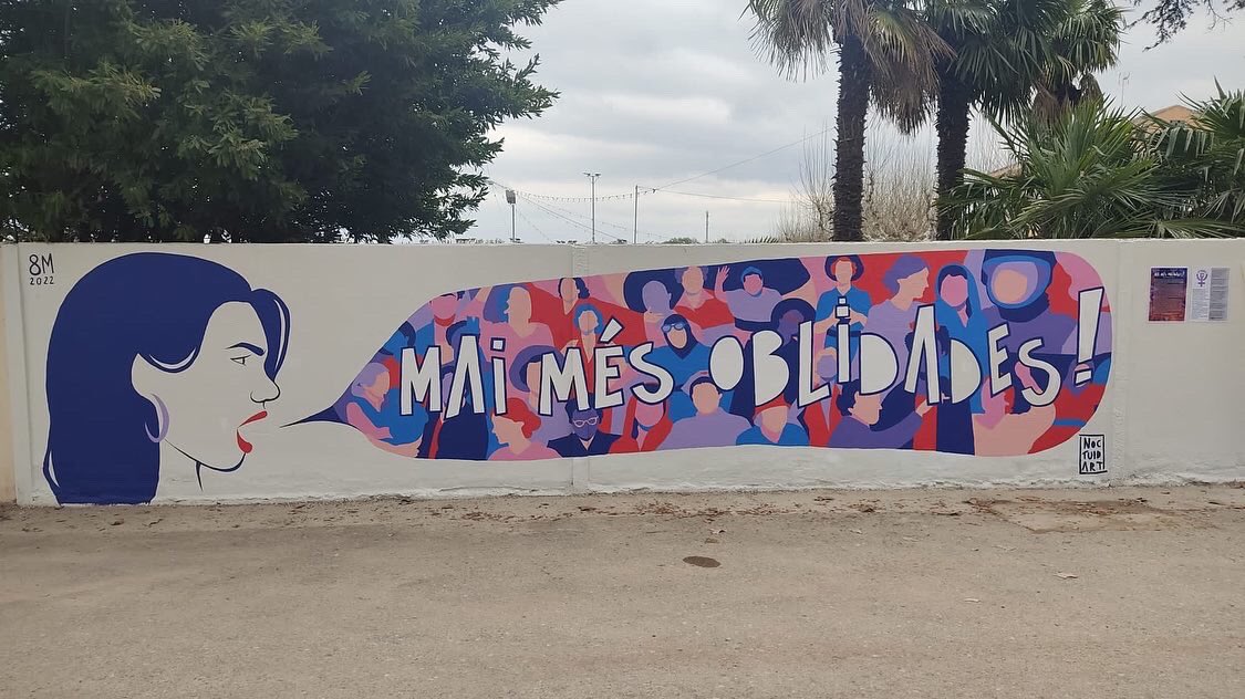 histeriques's tweet photo. 📸 Recull de fotos de l'acte d'inauguració del mural de les dones oblidades d'aquest migdia.

💜 La lluita segueix, mai més oblidades!!

👏🏽 Gràcies @noctuidart 
#histeriques #permaimessser https://t.co/qrfz7j8XkV