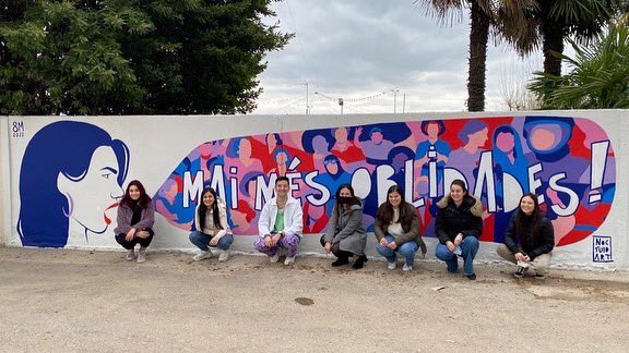 histeriques's tweet photo. 📸 Recull de fotos de l'acte d'inauguració del mural de les dones oblidades d'aquest migdia.

💜 La lluita segueix, mai més oblidades!!

👏🏽 Gràcies @noctuidart 
#histeriques #permaimessser https://t.co/qrfz7j8XkV