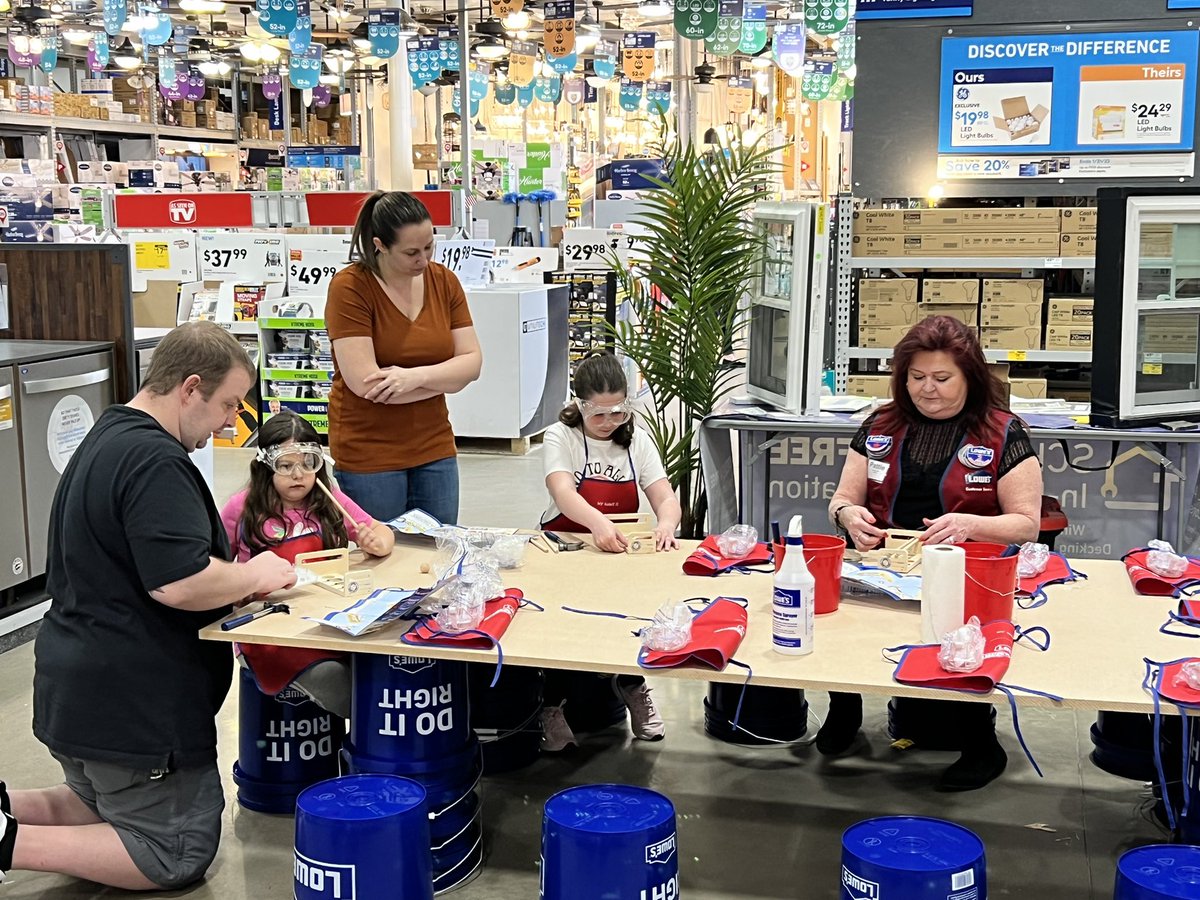 Kids workshops are back at Lowe’s 0656!@BenitoKomadina <a href="/jaminplace/">Benjamin Place</a> @MichelleBSt656 <a href="/DustinCornell5/">Dustin Cornell</a>