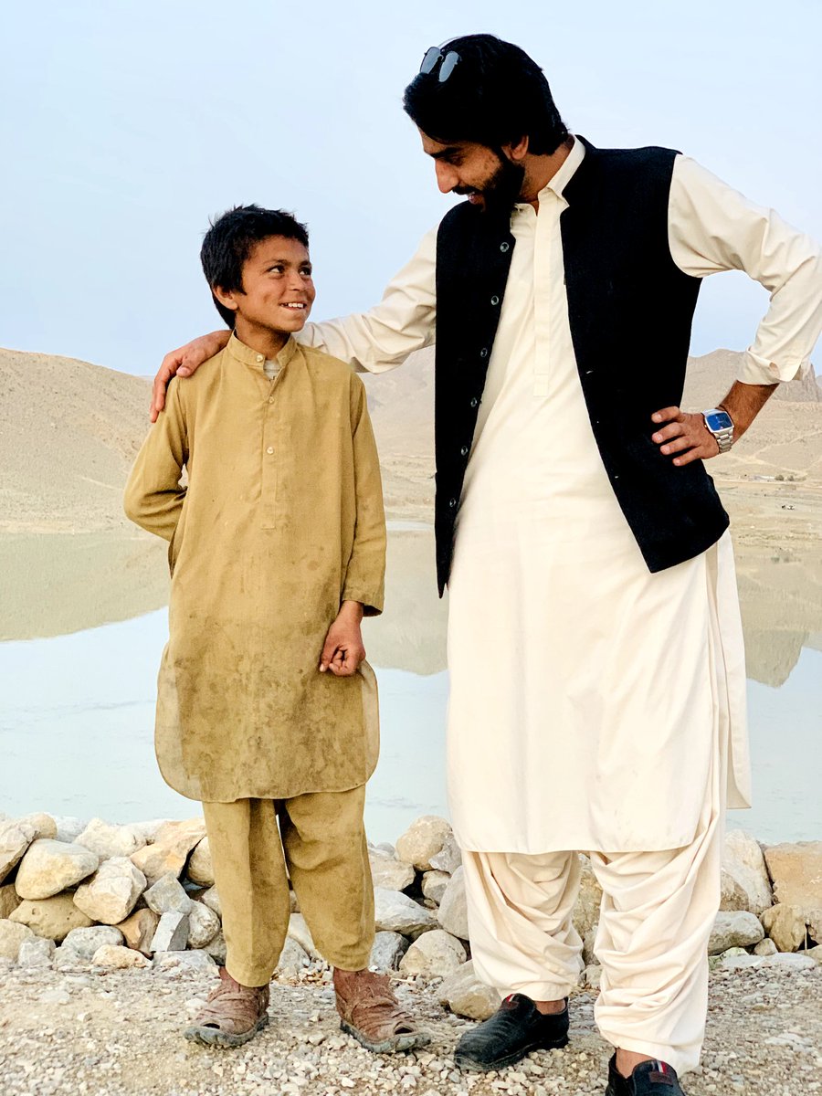 MirShoaibNadir1's tweet image. مٹی کے مورتوں کا ہے میلہ لگا ہوا
آنکھیں تلاش کرتی ہیں انساں کبھی کبھی
#savepoor
#HelpTwitter 
#helppoor