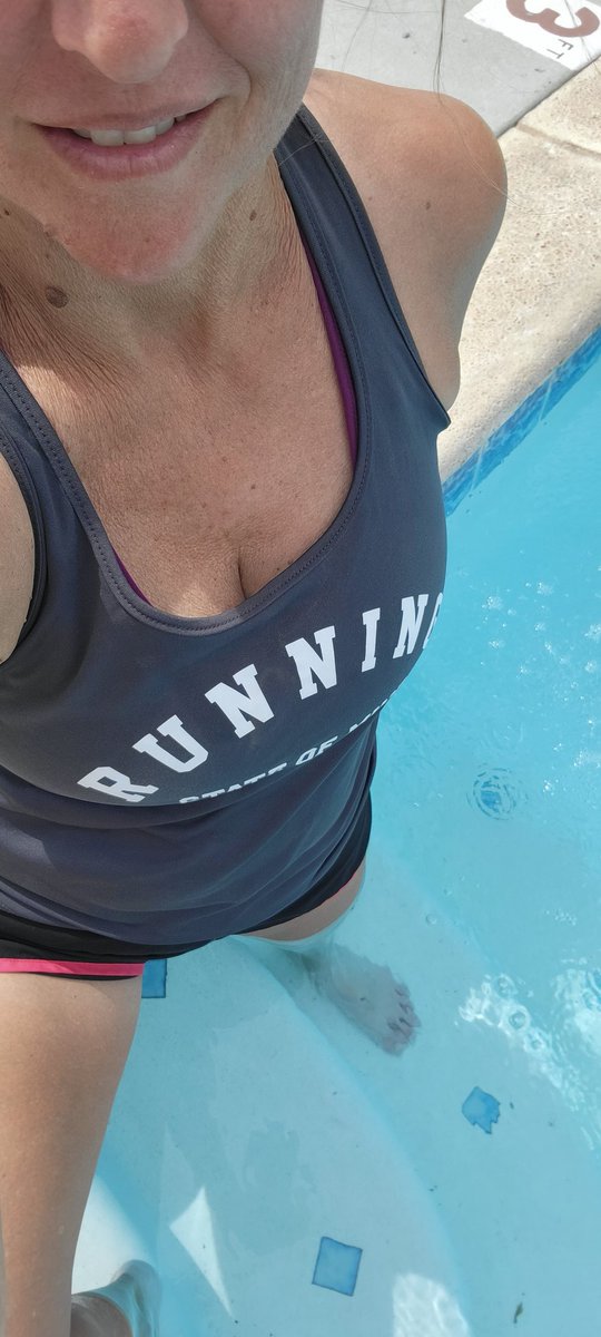 thedesertfox007's tweet photo. Who need to spend extra money on cryotherapy when you have access to a non-heated pool.... #adapttoyourenvironment #desertfox https://t.co/FiUwwanVY8