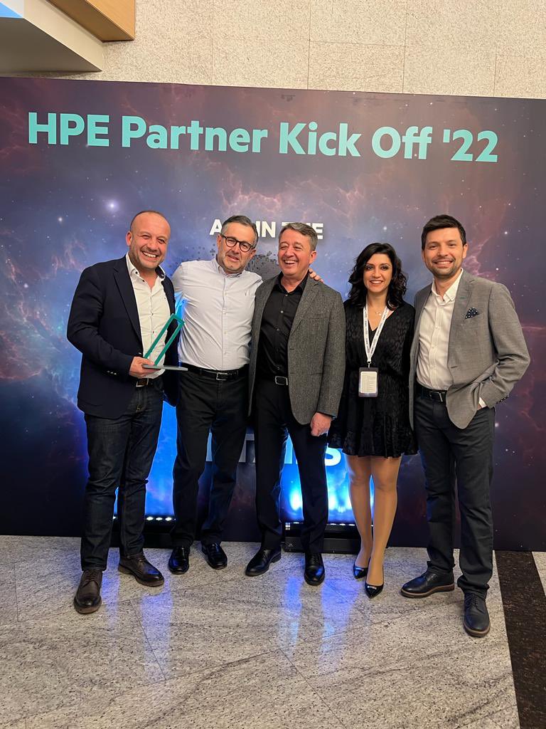artekbilisim's tweet photo. HPE Partner Kick Off ödül töreninde "Farklılaşan Proje" ödülünü #artekgrup aldı. Gururluyuz!
 
Hpe Partner Kick Off 2022 

#hpepartnerkickoff2022
#hpeturkey https://t.co/Y2bJy95M2w