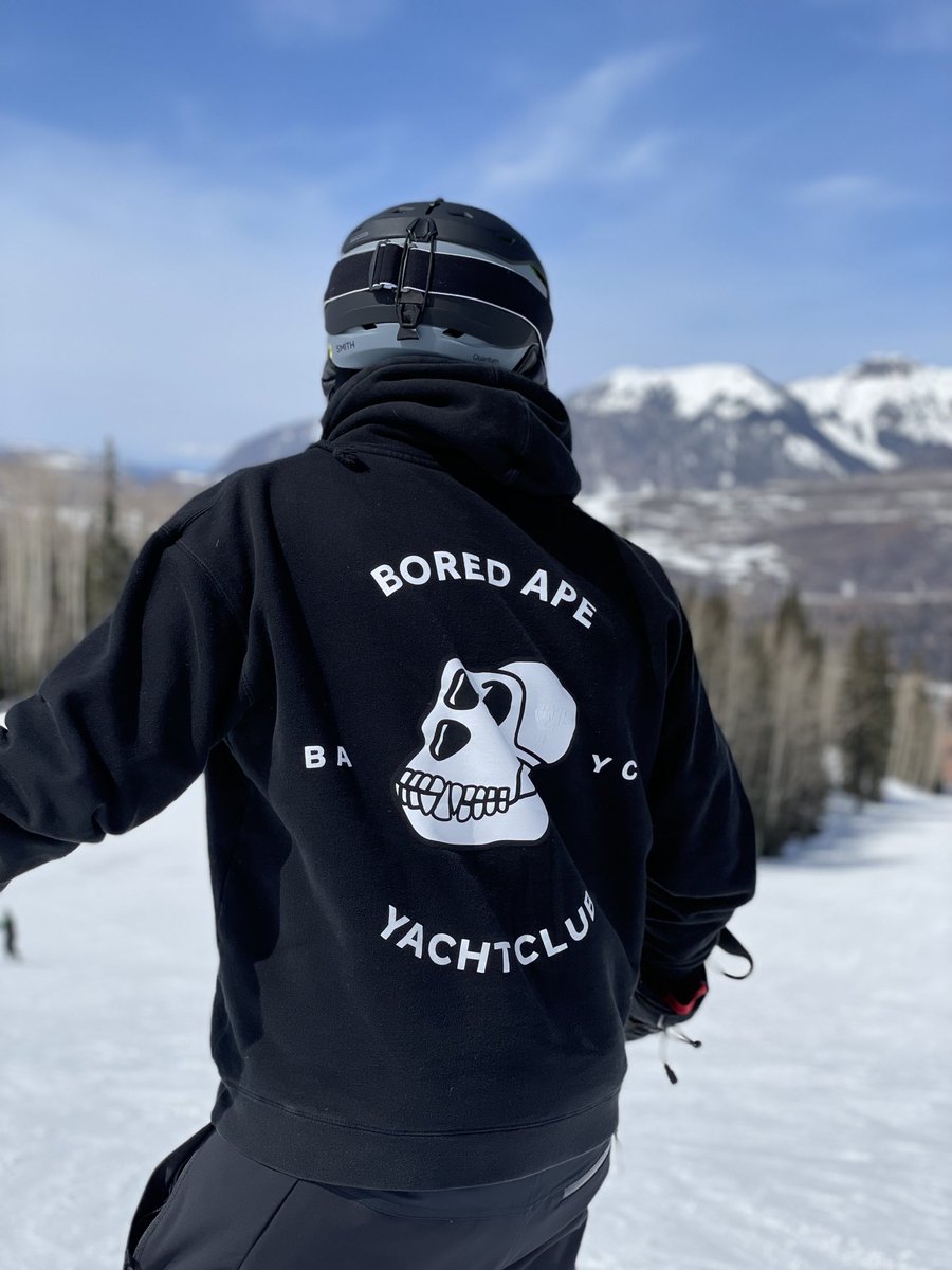 Ape in the wild! ⁦<a href="/BoredApeYC/">Bored Ape Yacht Club 🍌</a>⁩