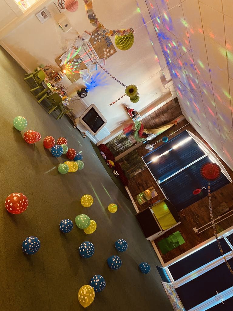 clockwork_aul's tweet image. Our comic relief activities were great fun for the children! We had a rock party dance in the rainbow room… cake baking and decorating… and lots of ‘red’ themed experiences. Children had a treasure hunt for red toys or objects and explored red messy play 🔴❣️🔴