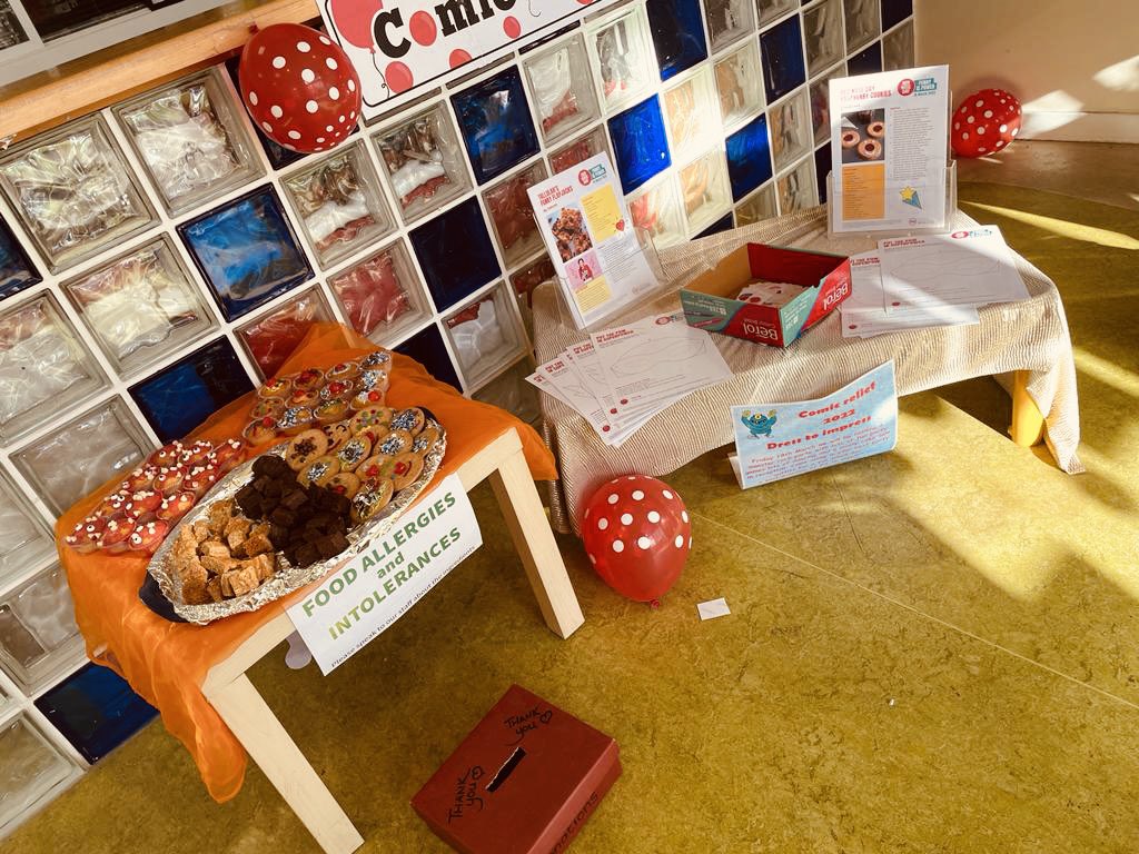 clockwork_aul's tweet image. Our comic relief activities were great fun for the children! We had a rock party dance in the rainbow room… cake baking and decorating… and lots of ‘red’ themed experiences. Children had a treasure hunt for red toys or objects and explored red messy play 🔴❣️🔴
