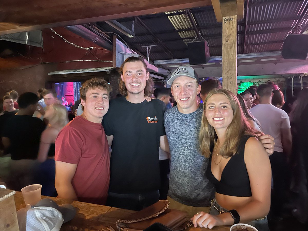 BeamRidge's tweet photo. #BestBarOutrinn https://t.co/8Fp0tqrdPD