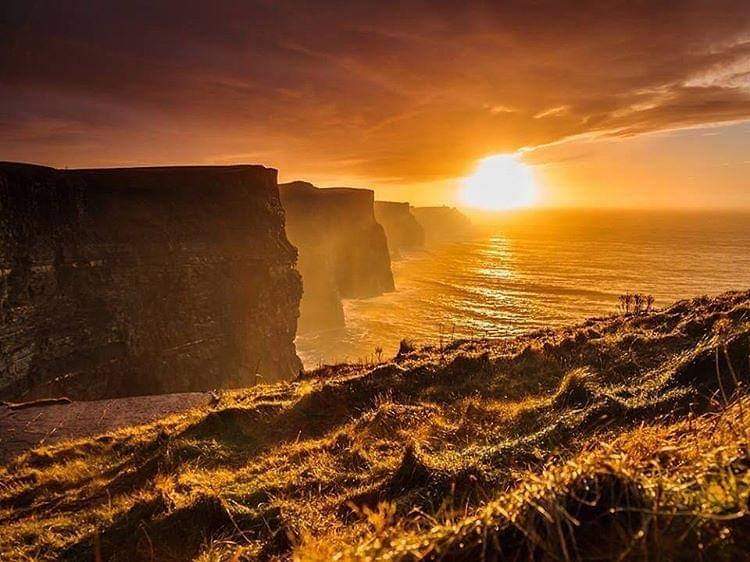 Stunning view of the extraordinary Cliffs of Moher (Aillte an Mhothair) in Co. Clare. 
#Ireland 

📷 Lauren_Guilfoyle [IM]