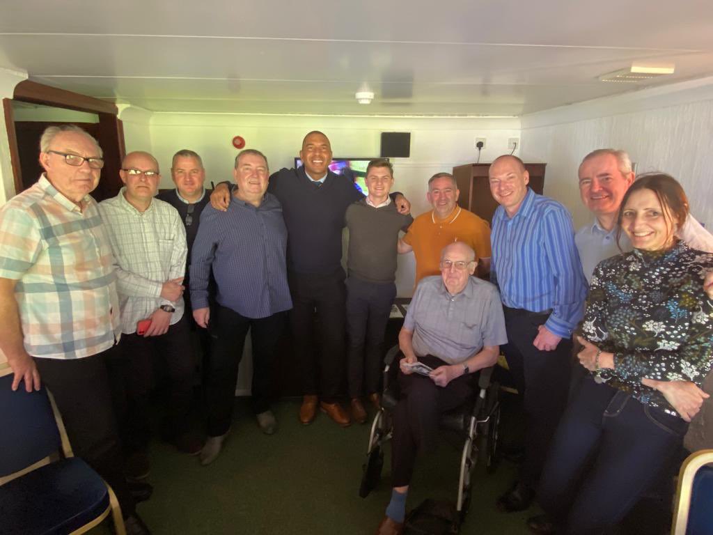 NigelPointer's tweet photo. I can’t begin to say how grateful we are to @CJPhillips1982 @SUFCRootsHall &amp; @StanCollymore. Bill has had a season ticket for 27 years, ill health meant he had to move away but today the club embraced him and us all. Thank you one and all &amp; Stan, you truly are a legend 💙🤍 https://t.co/XXEGY2tJ2I