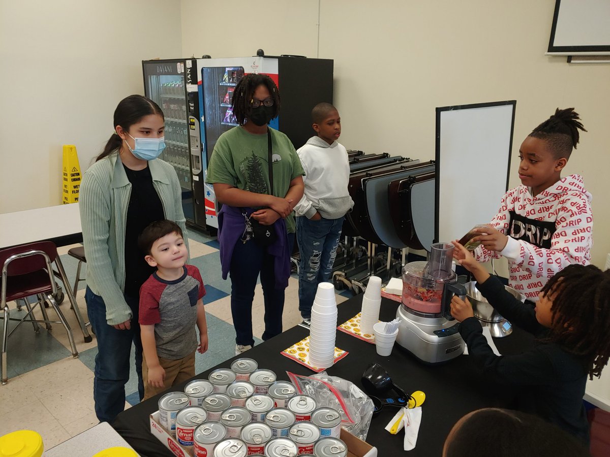 Ragin111's tweet photo. Members of the 6th grade Entrepreneur Club attended the Young Entrepreneur Expo at NPHS this afternoon. They talked to the other young entrepreneurs, asked questions and supported some of them by buying their products. It was a great experience for them. https://t.co/VpenZhVUaV