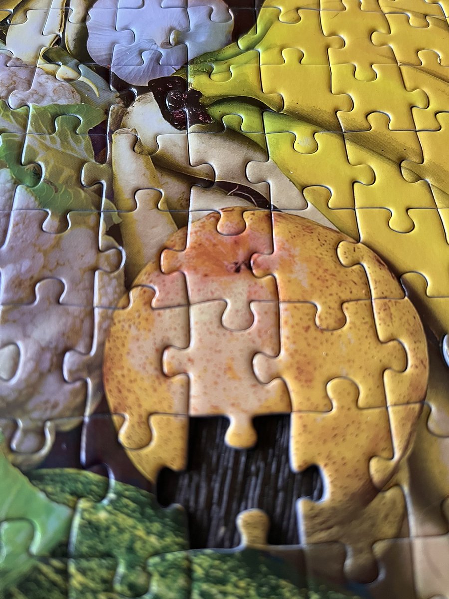 DiekmannJess's tweet photo. @Kodak what a beautiful puzzle! Such a bummer to get finished and realize you were missing 2 pieces in the brand new puzzle box you bought last week! What is going on?! Where are my pieces? Explain yourself! https://t.co/A3ouqBWKy3