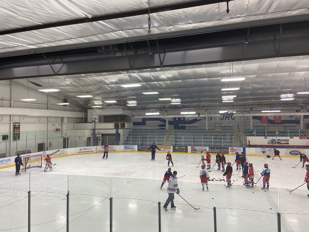 fort_u11aa's tweet photo. That’s a wrap for this great group! #windup #redbuckets #congrats #greatseason #skillscomp @RAChockey https://t.co/gEhURbLRv1