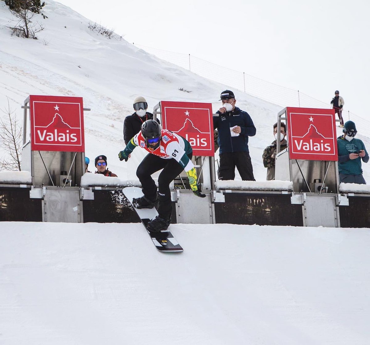 AdamDicksonSBX's tweet photo. World Cup Finals are on for tomorrow! Two good days of training, super spring conditions felt just like home. 
.
PIC @OWI_AUS 
.
#sbx #snowboardcross #worldcup #finals #racing #snowboarding #snow https://t.co/8jEmSEtlsN