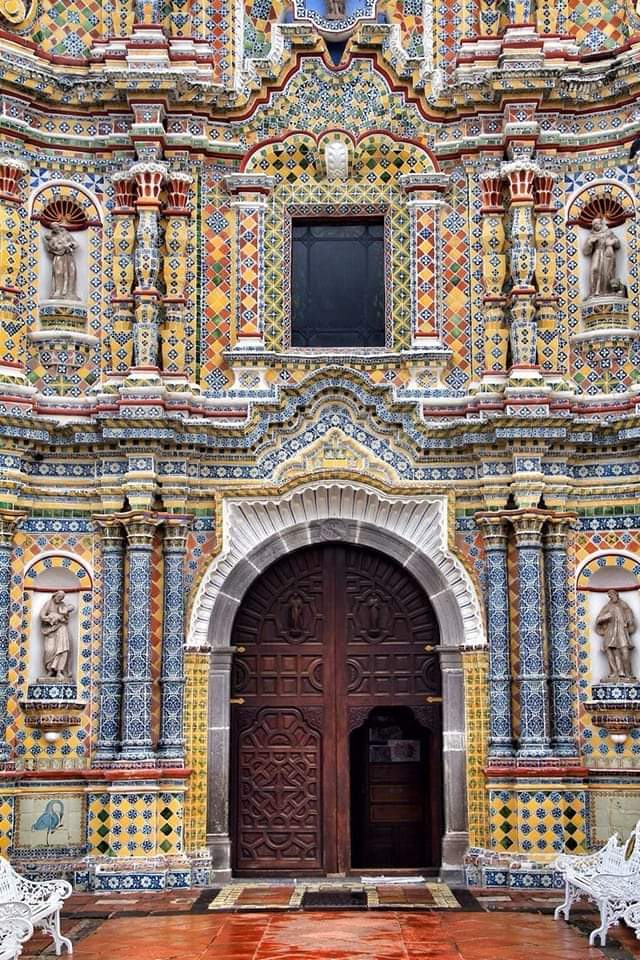turisteandopueb's tweet photo. Iglesia de San Francisco Acatepec. Puebla https://t.co/c2EQJA8S2x