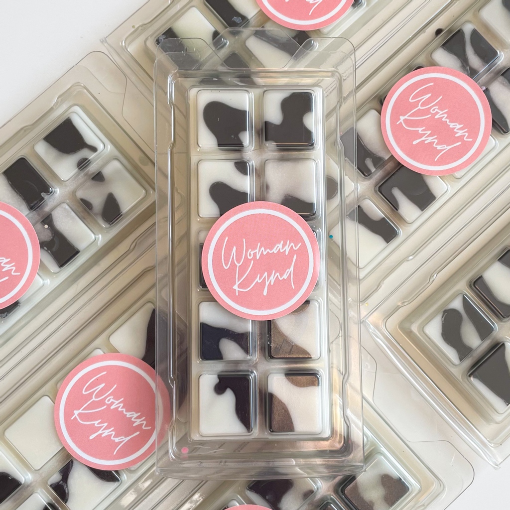KyndWoman's tweet photo. Cookies and cream is a scent inspired by the scent of oreo cookies! If you enjoy bakery scents you will love this mouth-watering fragrance #waxmelts #waxmeltaddict #homefragrance #smallbusiness https://t.co/jKZSttqkiA