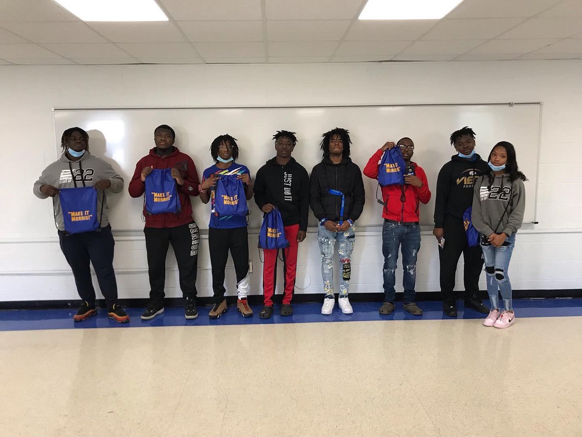 MorrisColl1908's tweet photo. Eight Seniors from @HemingwayHighSchool decided to #MakeItMorris and join the #HornetNation for Fall 2022! #MorrisCollege #HemingwayHighSchool #MakeItMorris #MCClassof2026 https://t.co/bYw1It2l4G