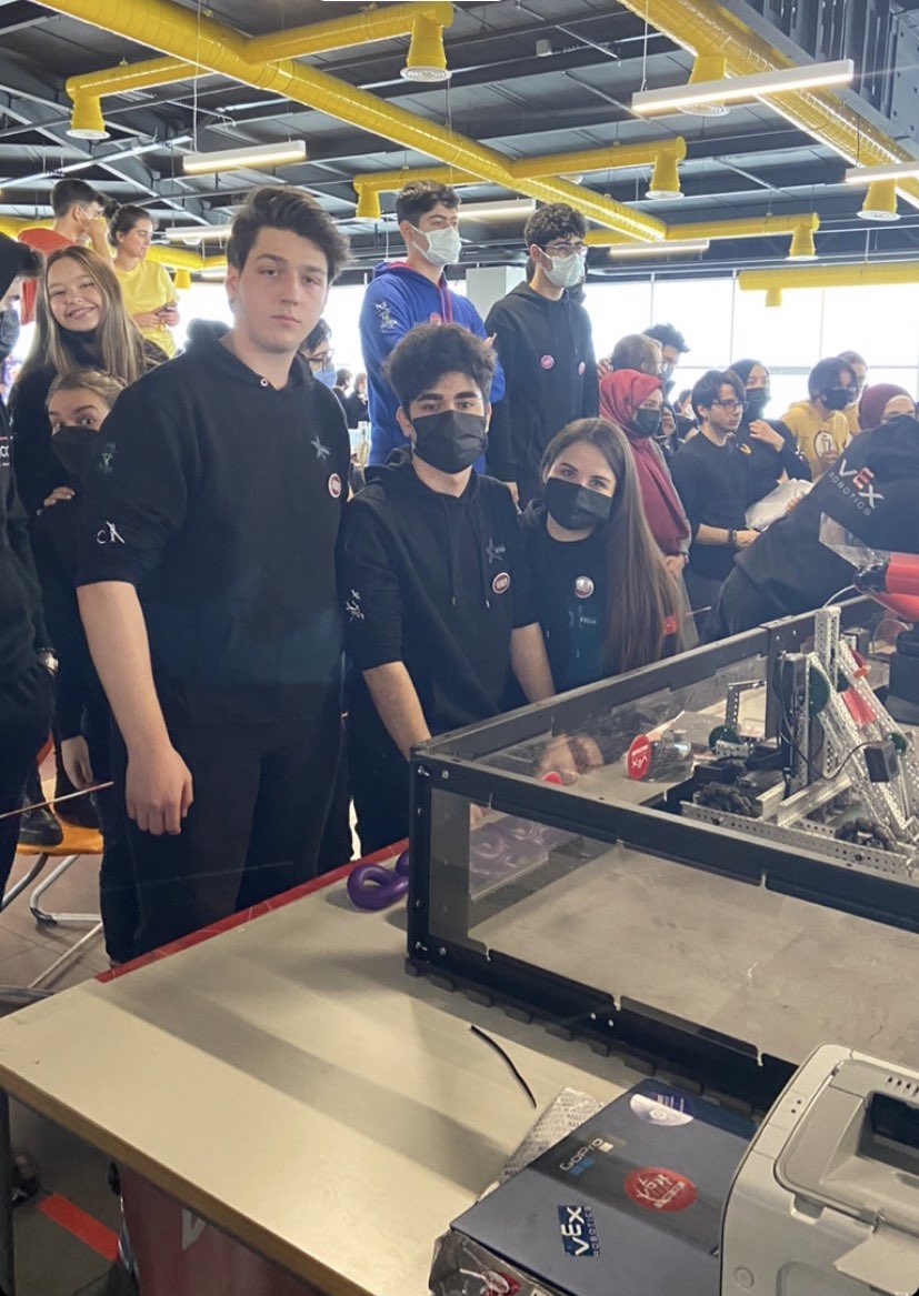 TeamAntlia's tweet photo. Dream drive team😍 @DogaOkullari @FloryaDoga_ @yasemintncaykli @emra__demir @ferhatmiracsah1 @EducatRobotics @eyyuperiman #vexrobotics https://t.co/eFCRScVqhT